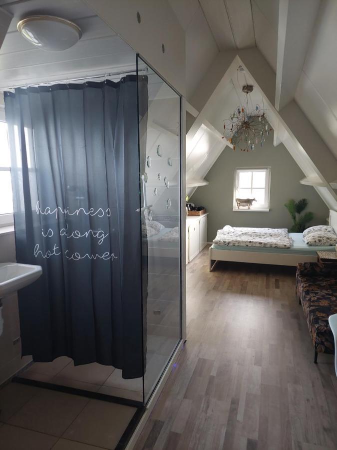 Chez Bob Bed & Breakfast Bovenkarspel Bagian luar foto